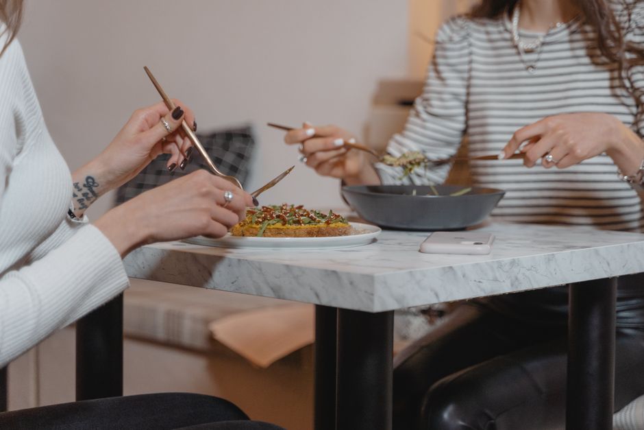 Dîner entre amis : idées de plats au four à partager